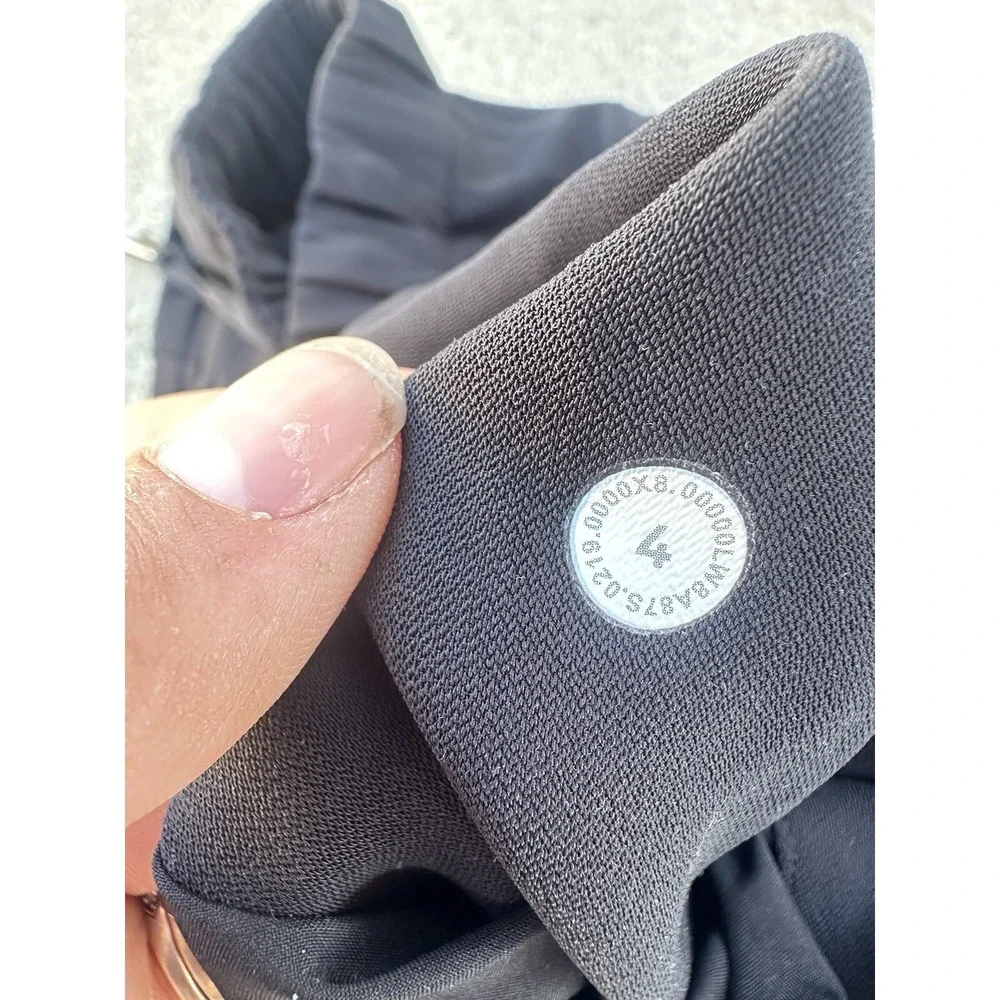 Lululemon On The Fly Skirt *Woven Black‎ Size 4